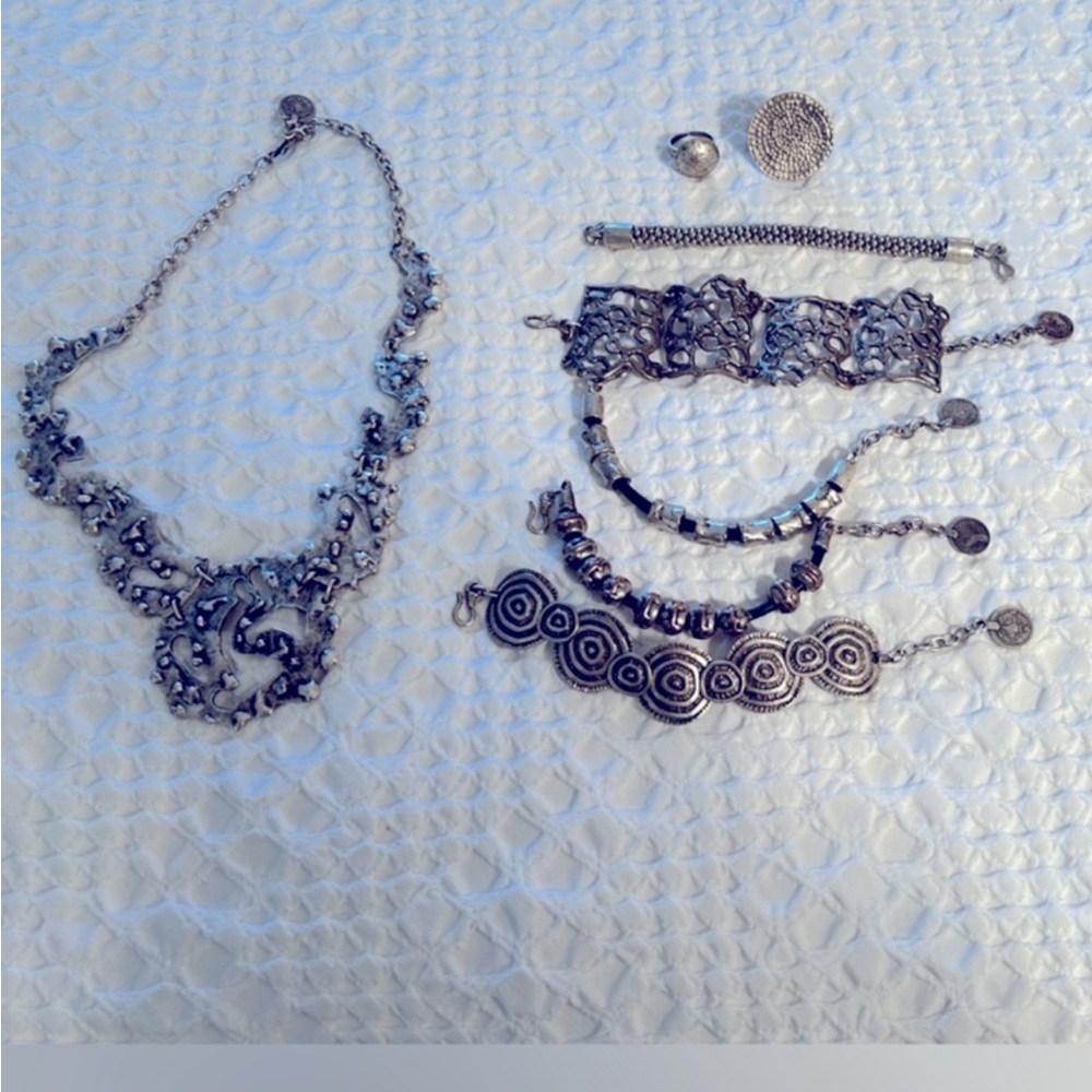 Jewelry lot.